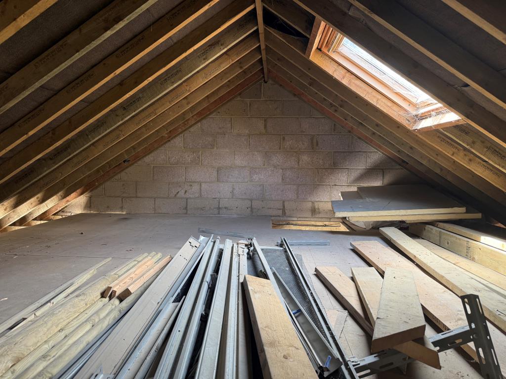 Lot: 21 - FREEHOLD GARAGE/WORKSHOP OF APPROXIMATELY 700 SQ.FT - View of mezzanine with Velux window